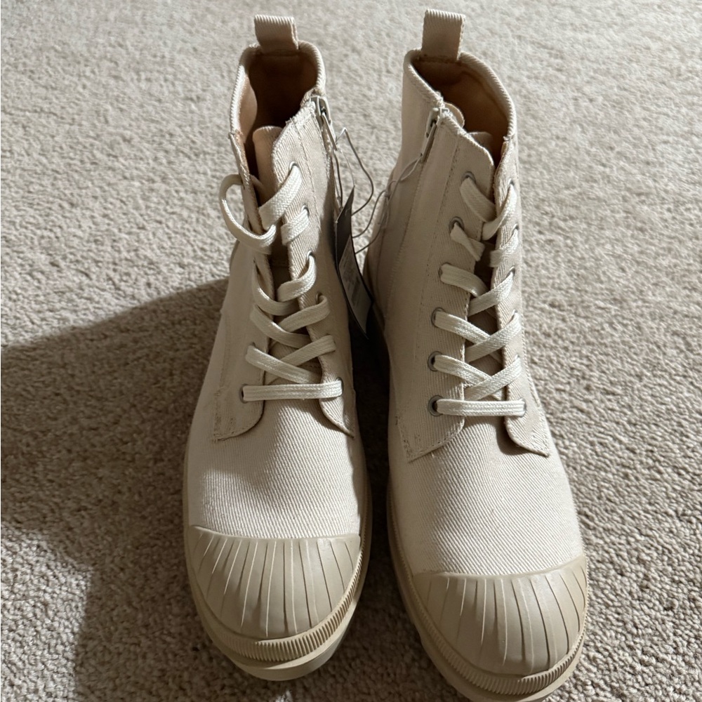 Universal Thread Women’s Beige Teagan Boots